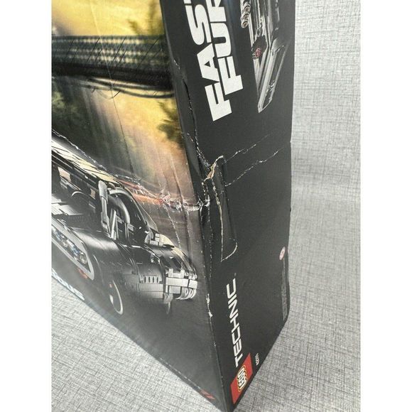 LEGO TECHNIC: Dom's Dodge Charger (42111) - Picture 8 of 10